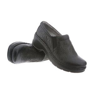 klogs nursing shoes clearance